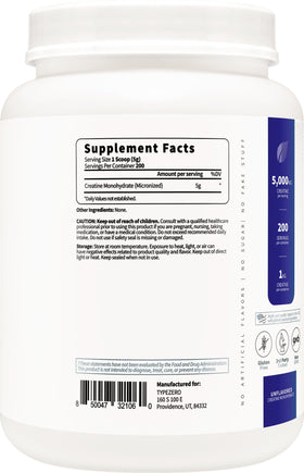 Type Zero Créatine Monohydrate 1 KG sur une table avec un verre d'eau