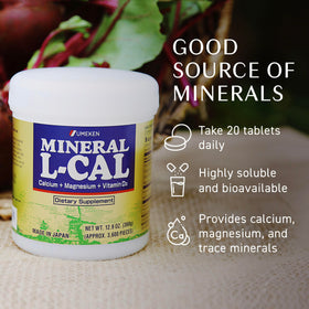 Umeken L-Cal Calcium 360g en utilisation avec un verre d'eau