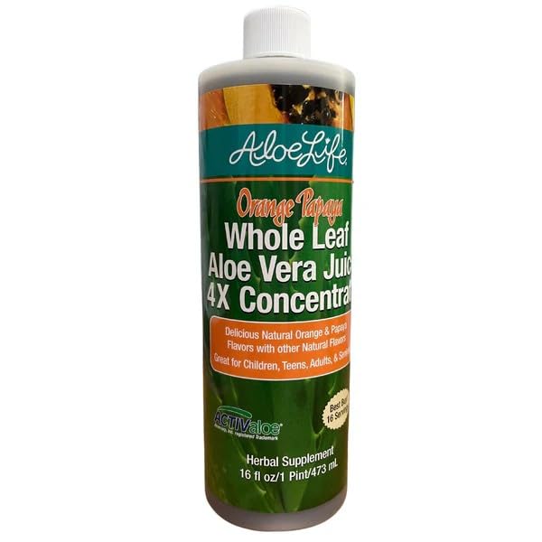 Verre de jus d'Aloe Vera Aloe Life avec des tranches de fruits