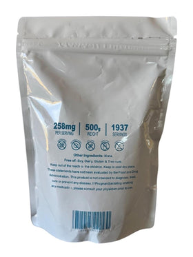 Versée de la poudre de citrate de potassium MS Finechem dans un verre d'eau