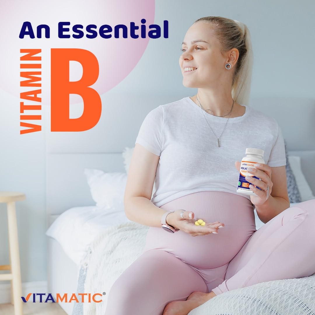 Vitamatic Acide Folique 1000 mcg, présentation des comprimés dans une main