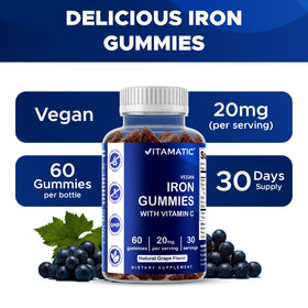 Vitamatic gummies au fer avec une main
