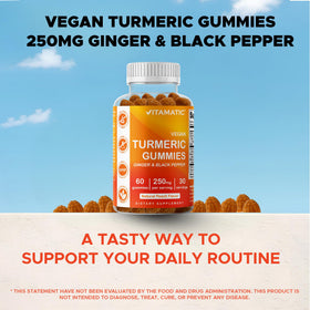 Vitamatic Gummies Vegan Curcuma 250 mg à côté d'un verre d'eau