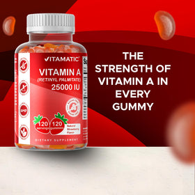 Vitamatic Vitamine A gummies avec une main tenant un gummy