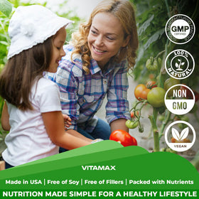 Vitamax Super Fruits et Légumes sur une table en bois