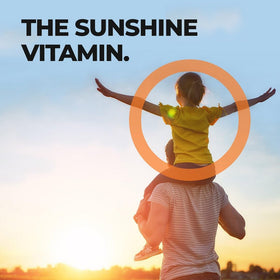 Vitamine D3 5000 UI de Vitamin World, gélules molles sur une surface blanche