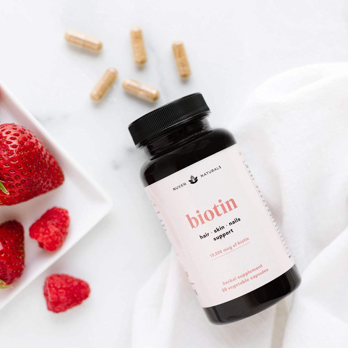 Vitamines Nuven Naturals 60 capsules sur une table en bois