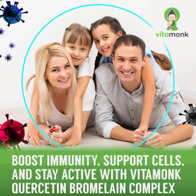 VitaMonk Quercétine 500mg capsules végétales dans une main