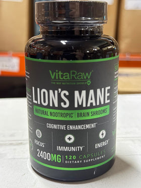 VitaRaw Lion's Mane - Capsules dans une main