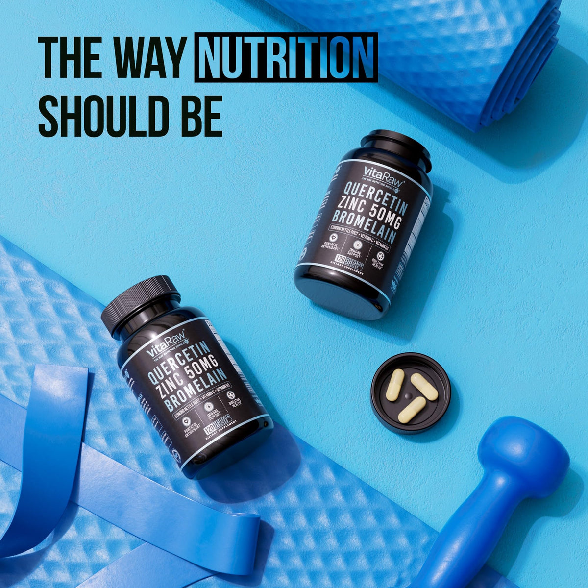 VitaRaw Quercétine 500mg capsules with a measuring spoon