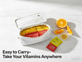 VitaSeek sachets de Vitamine C avec fruits frais en arrière-plan