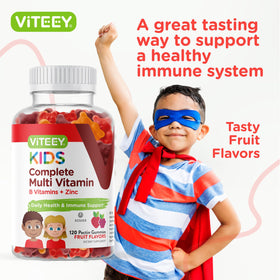 Viteey gummies multivitamines enfants sur une table avec des fruits