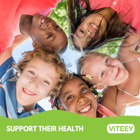 Viteey Gummies Multivitamines pour Enfants sur une table avec fruits