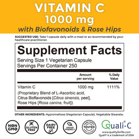 Viva Naturals Vitamine C 1000 mg flacon et capsules sur fond blanc