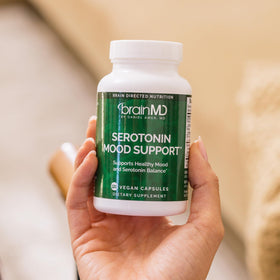 Vue arrière du flacon BrainMD avec informations nutritionnelles