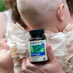 Vue arrière du flacon de Motherlove Moringa