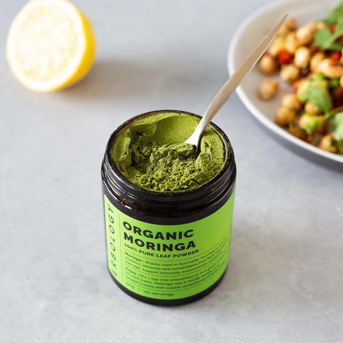 Vue de face du pot de poudre de moringa Erbology
