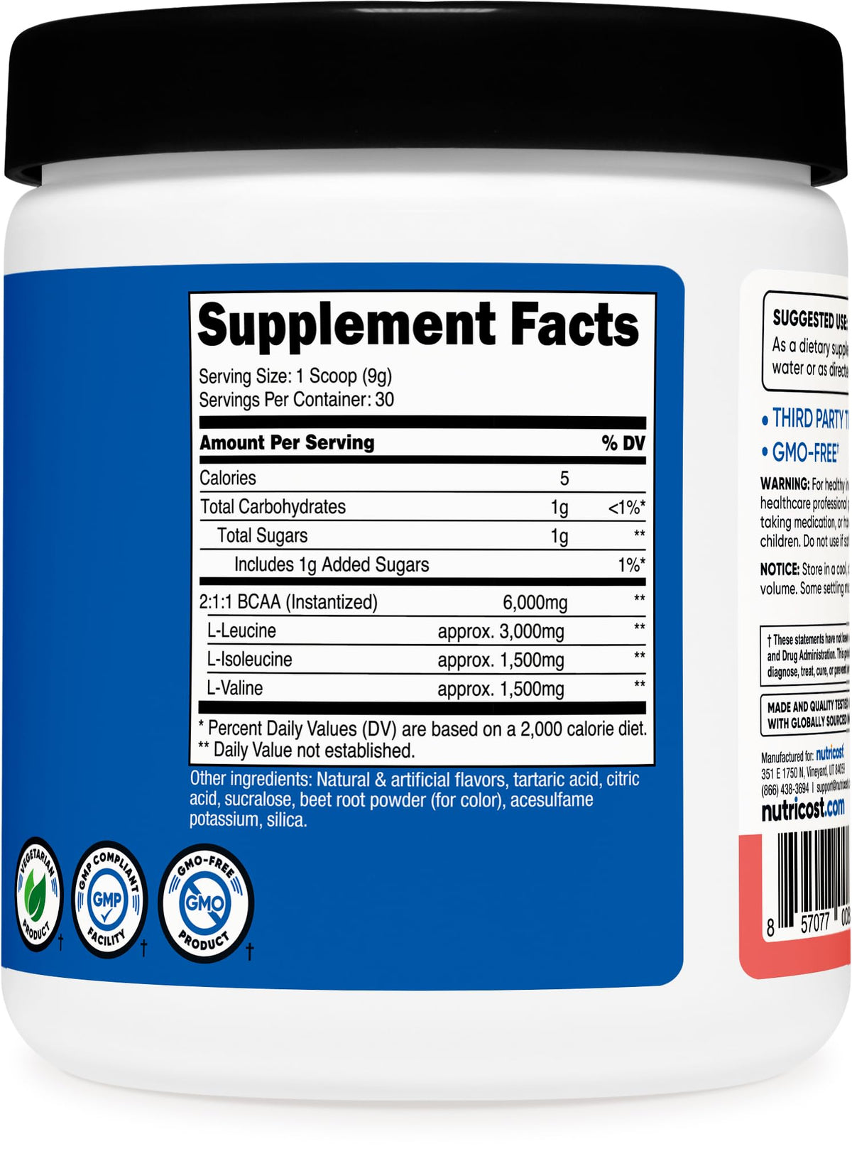 Vue de la poudre BCAA Nutricost avec une cuillère à mesurer