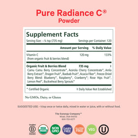 Vue de la poudre de vitamine C bio PURE SYNERGY dans un verre d'eau