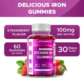 Vue de près des gummies Vitamatic B6 avec des fraises fraîches en arrière-plan