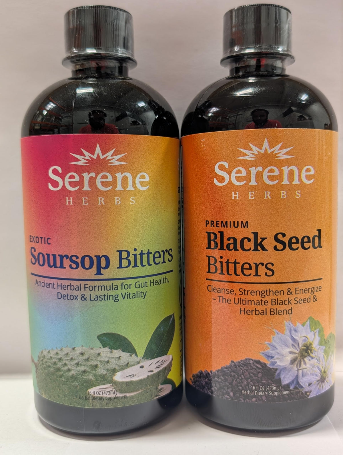 Vue des deux flacons de Serene Herbs sur une table