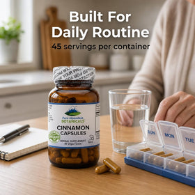 Vue du flacon de cannelle avec capsules sur une table