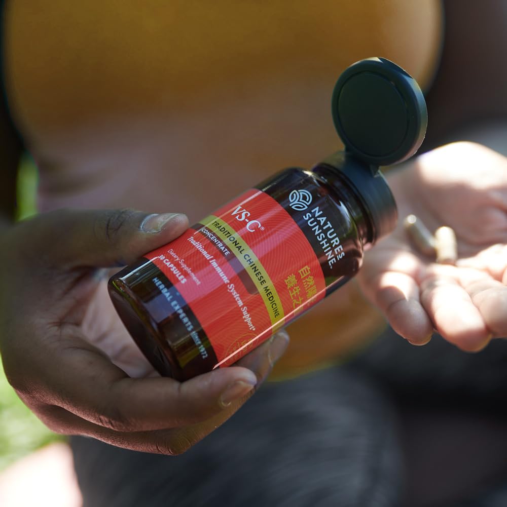 Vue du flacon de Nature's Sunshine VS-C TCM Concentrate sur une table