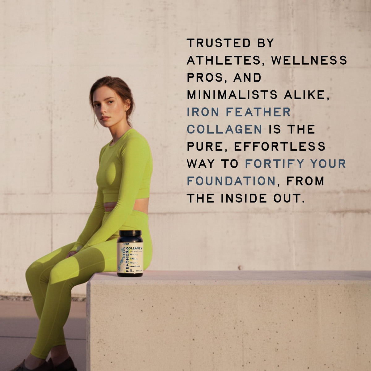 Vue du produit de poudre de collagène CleanForm Nutrition avec une cuillère