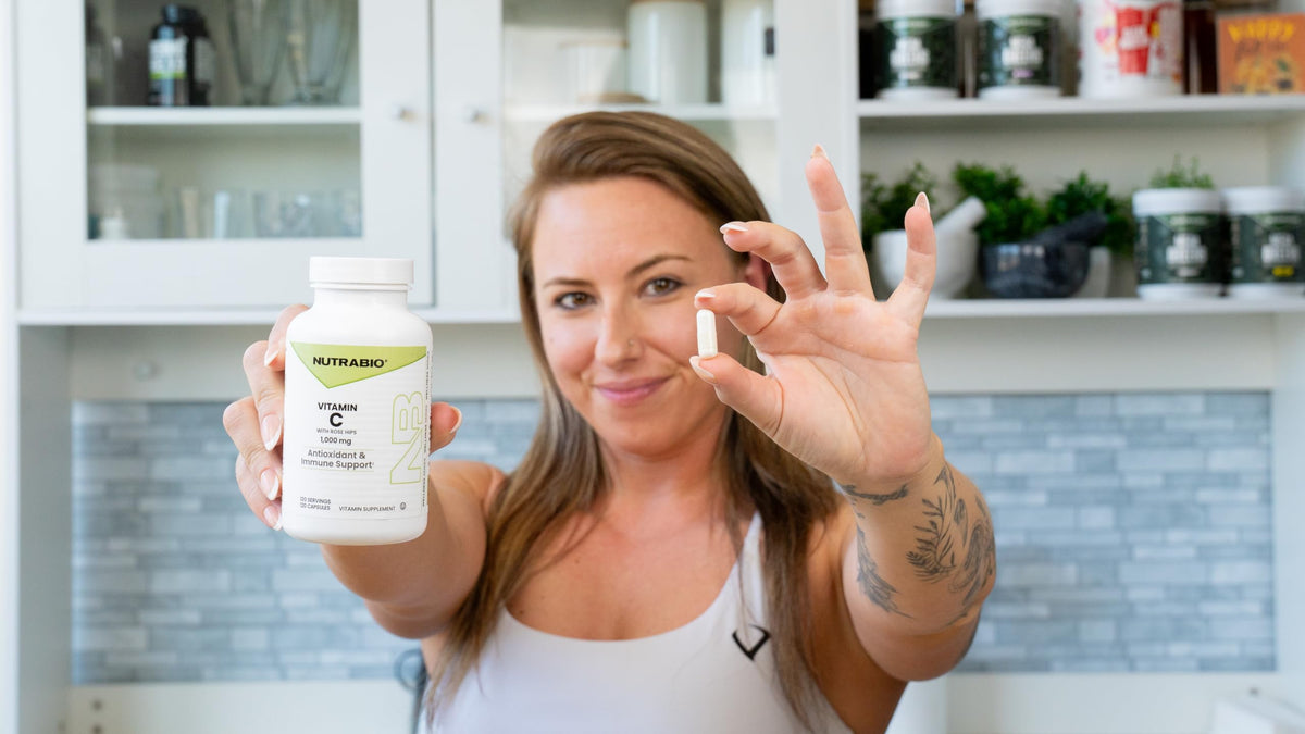 Vue latérale du flacon de Vitamine C NutraBio