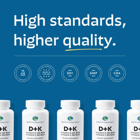 Vue rapprochée des capsules de Vitamine D3 K2 d'Earth's Splendor