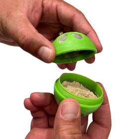 Vue rapprochée du filtre en acier inoxydable du Kavafied AluBall