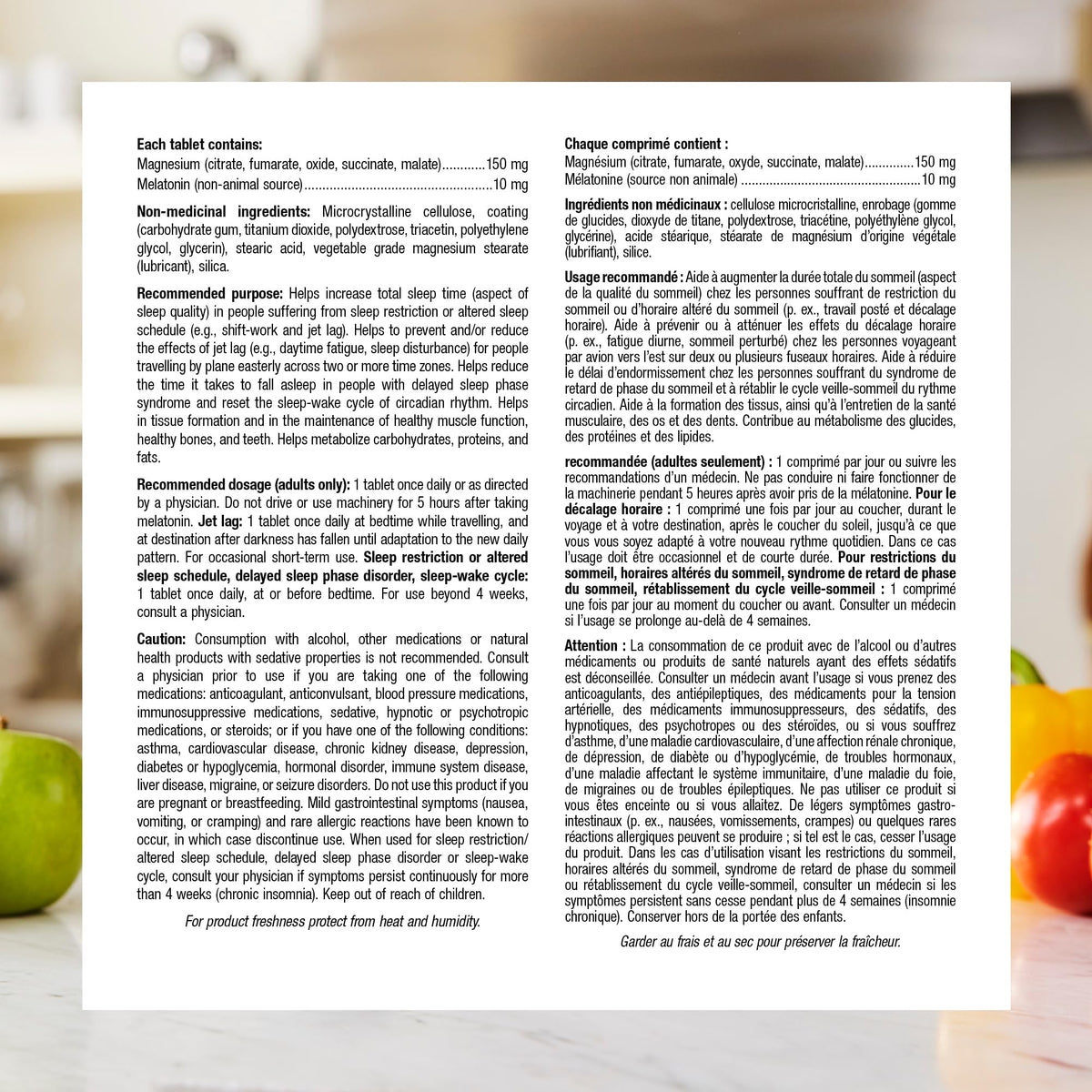 Webber Naturals Mélatonine 10 mg et Magnésium 150 mg comprimés à côté d'un livre