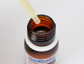 WELLBABY Gouttes de Vitamine D 30 ml en ambiance sur une table