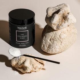 WelleCo Collagen Elixir Poudre de Collagène Marin 168g sur une table