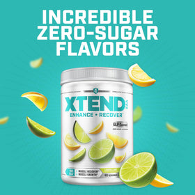 Xtend EAA + BCAA Poudre 408g sur un plan de travail avec des accessoires de sport