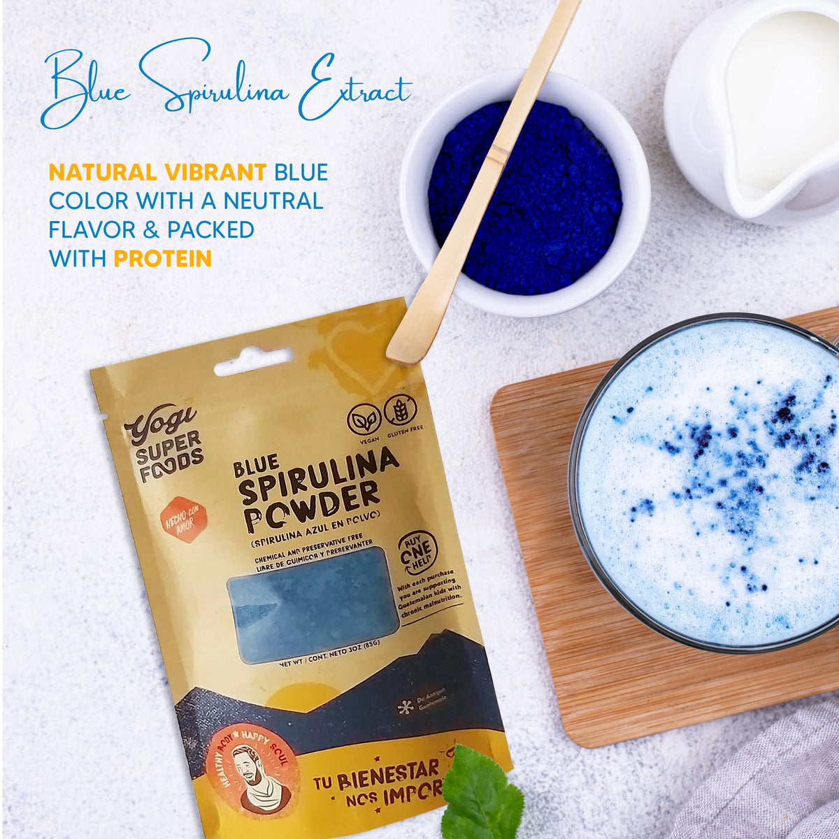 Yogi Super Foods Poudre de Spiruline Bleue 155g en préparation de smoothie