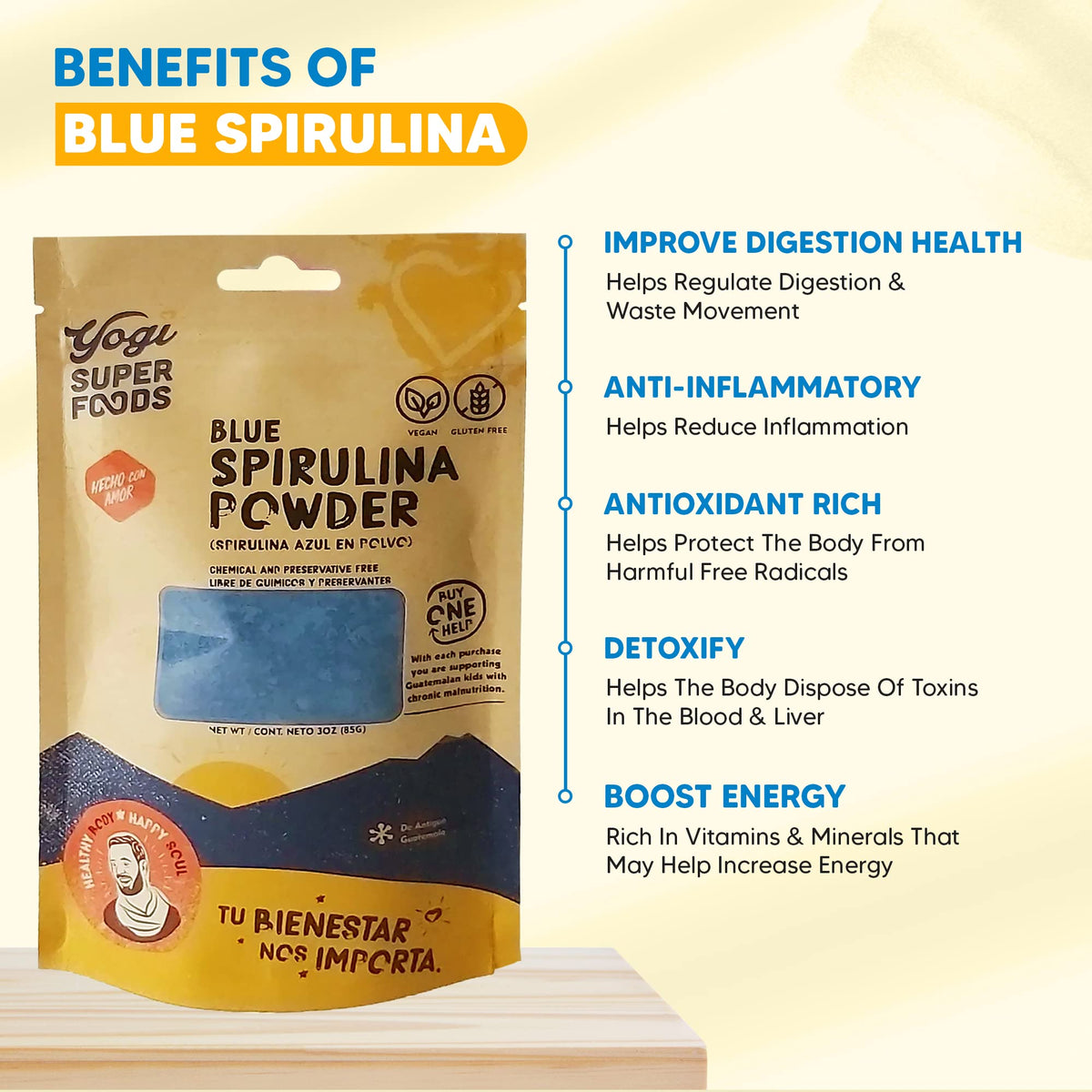 Yogi Super Foods Poudre de Spiruline Bleue 155g sur une table avec fruits