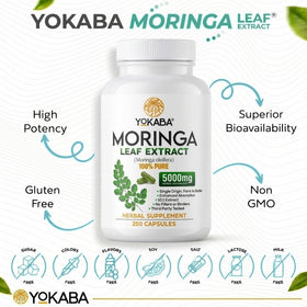 Yokaba Moringa Oleifera capsules sur une table en bois