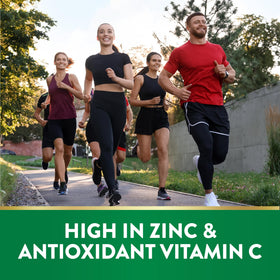 Zinc 50mg avec Vitamine C de Nature's Truth sur un fond neutre