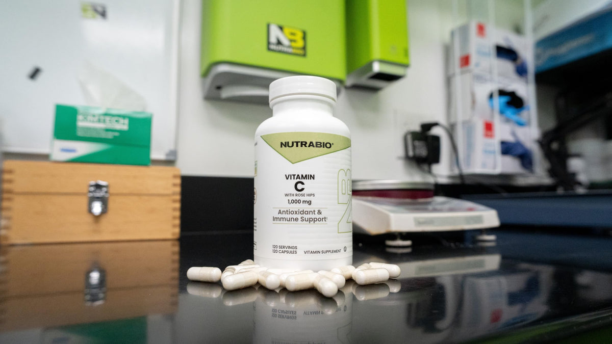 Zoom sur une capsule de Vitamine C NutraBio