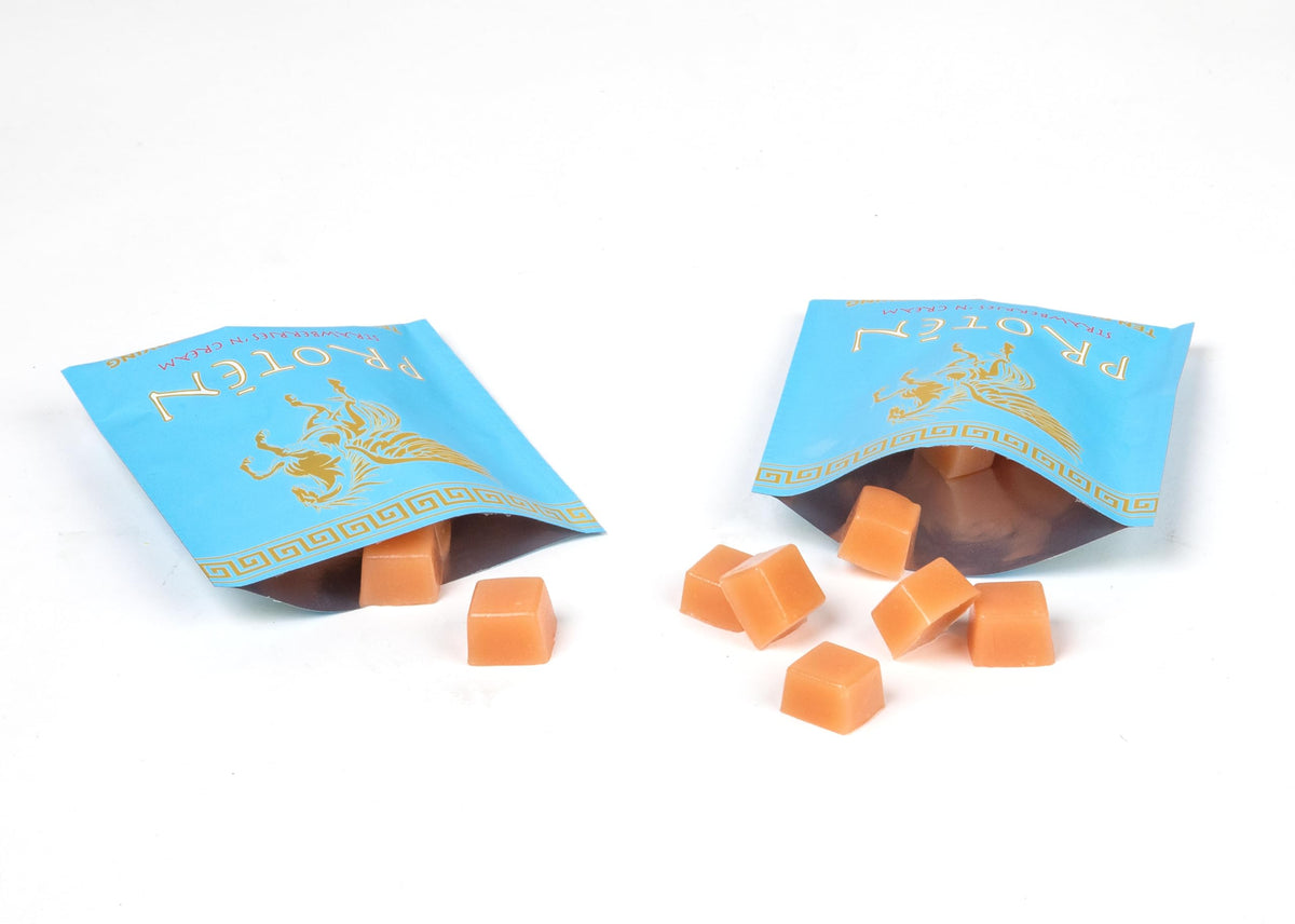 Zoom sur une gummy PROTEN avec étiquette nutritionnelle